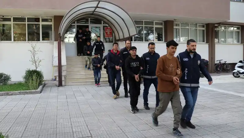 Düzensiz Göçmen Operasyonu: İki İlde 21 Kişi Yakalandı
